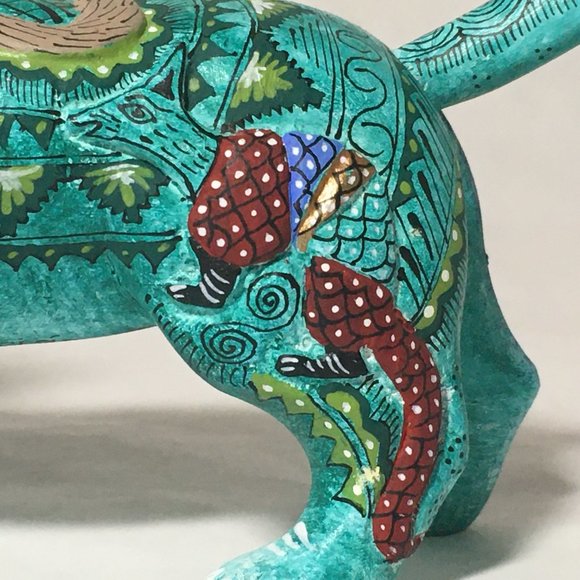 Jaguar Alebrije with Relief Carving of Armadillo and Coyote Included in Design. - Picture 16 of 16